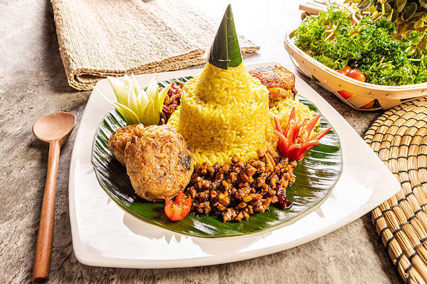 Nasi Kuning Ayam Kalasan