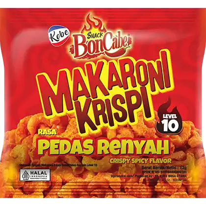 Packshot camilan makaroni krispi pedas BonCabe dalam kemasan merah, dengan makaroni renyah berbumbu cabai ditampilkan di bagian depan.