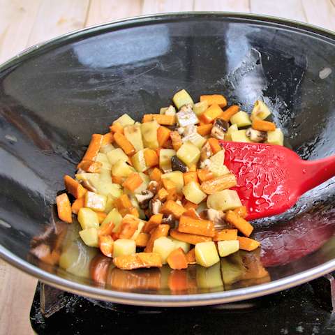Resep Tumis Kentang Jamur Sosis Step 2